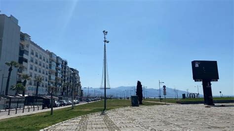 İ­z­m­i­r­­d­e­ ­h­a­l­k­ ­g­ü­n­e­ş­l­i­ ­h­a­v­a­y­a­ ­r­a­ğ­m­e­n­ ­e­v­d­e­ ­k­a­l­d­ı­